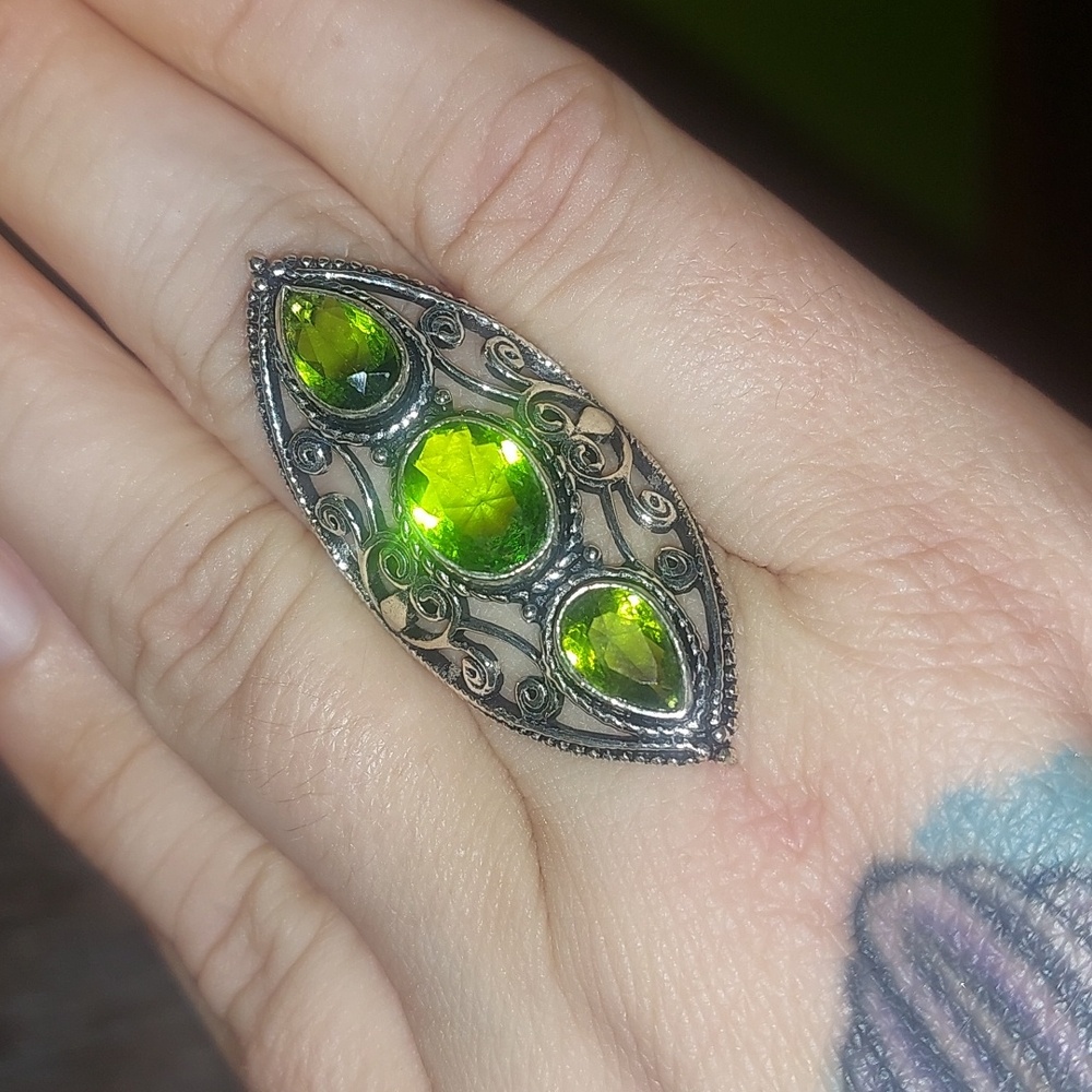 Vintage Style Peridot Triple Stone Ring Size 8.25
